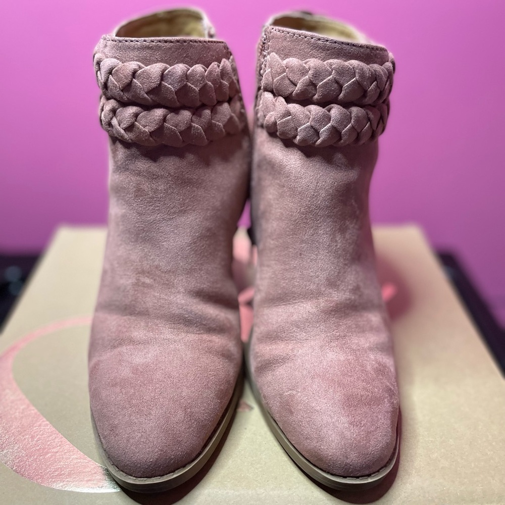 Pair E. Charlotte Russe booties, size 7 in mauve.